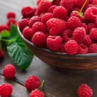 LipoPeak raspberry ketones ingredient, fresh raspberries in a bowl